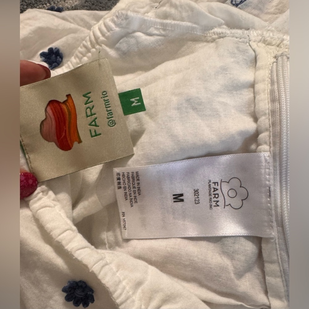 Farm Rio Embroidered Floral Crop Top White Navy Puff Twist Front - Picture 7 of 7